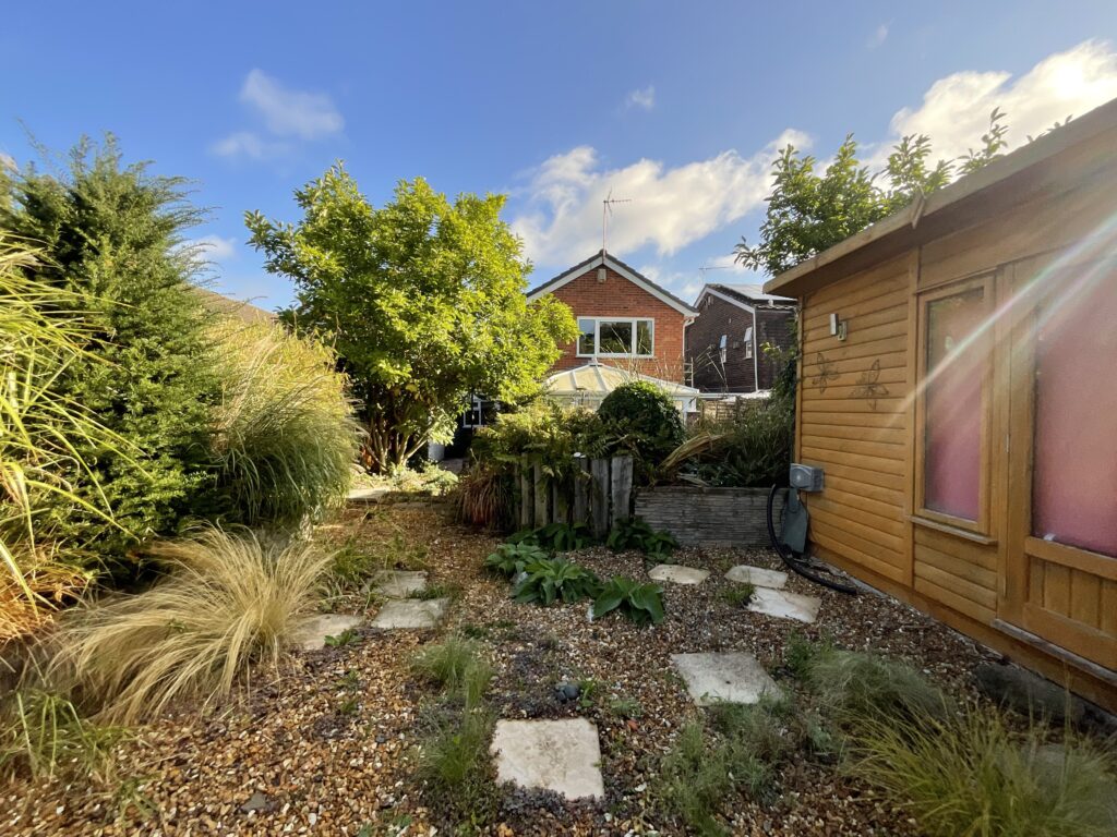 Redwood Avenue, Stone, ST15