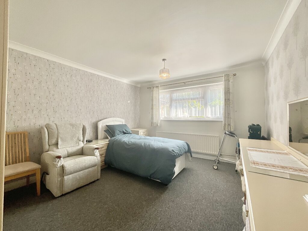 Fairview Avenue, Weston, CW2