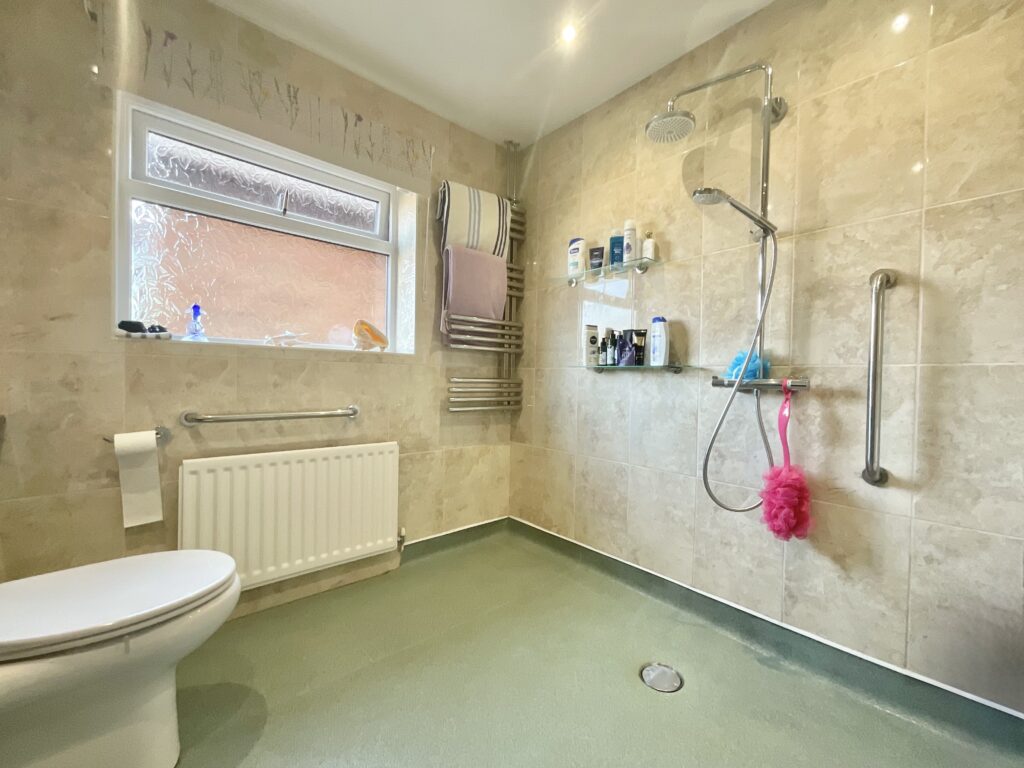 Fairview Avenue, Weston, CW2