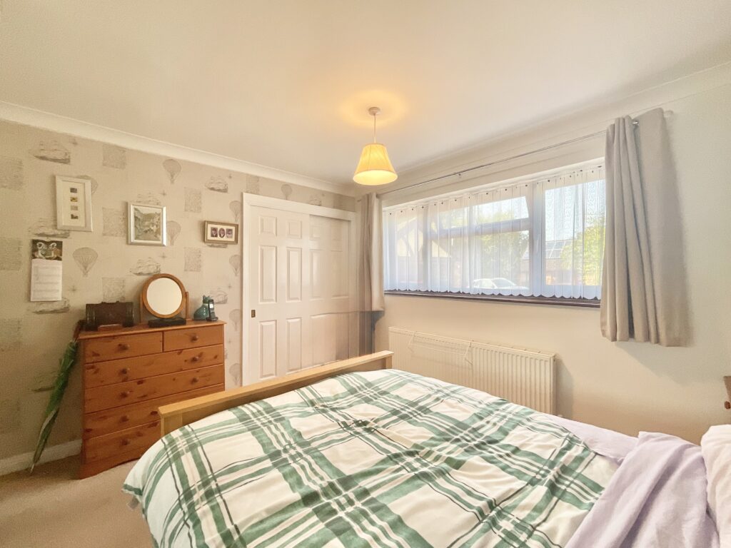 Fairview Avenue, Weston, CW2