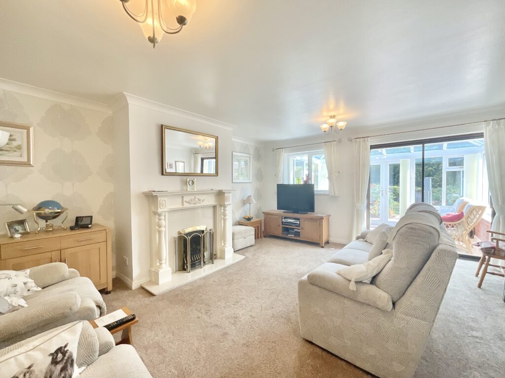 Fairview Avenue, Weston, CW2