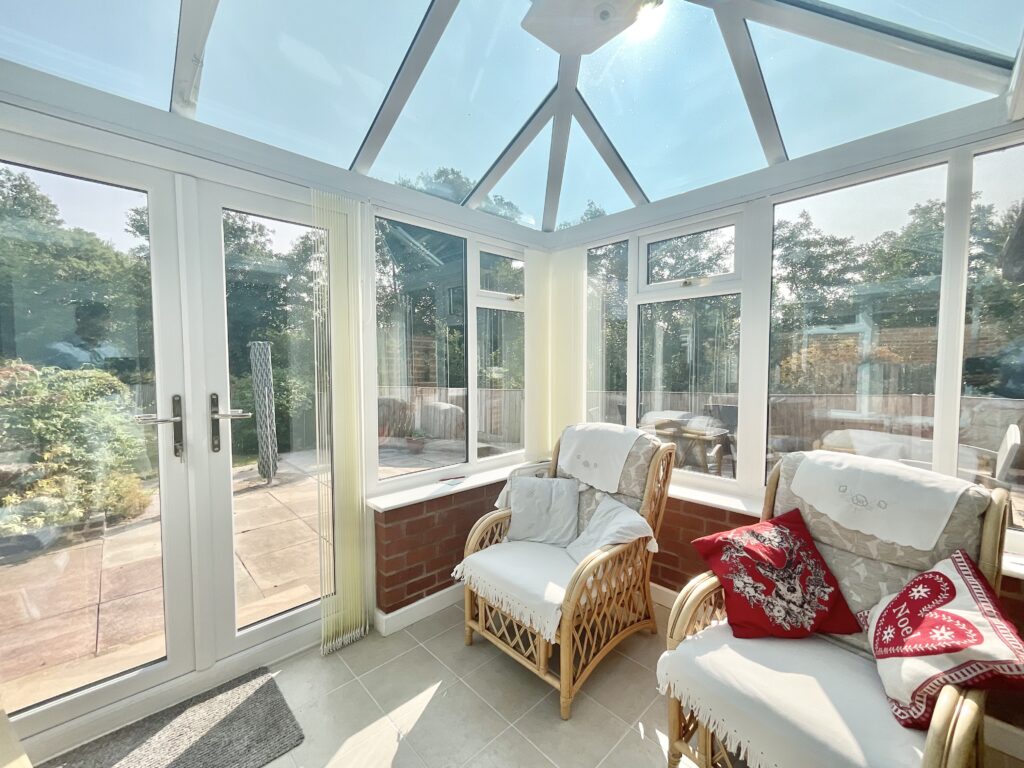 Fairview Avenue, Weston, CW2