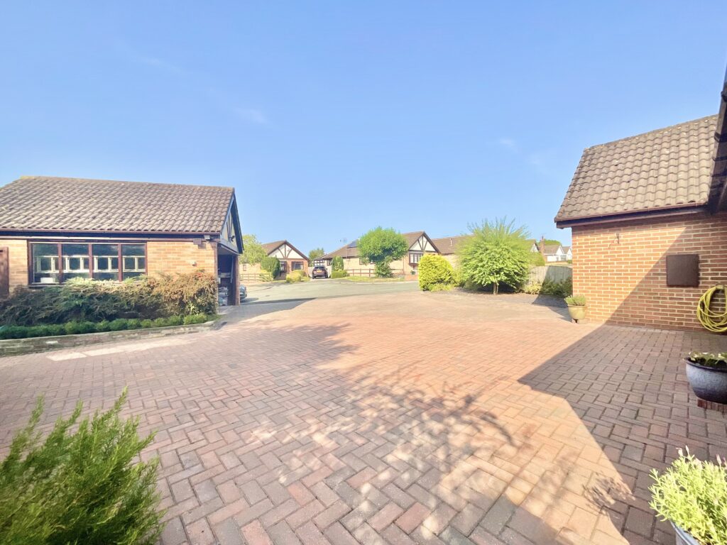 Fairview Avenue, Weston, CW2