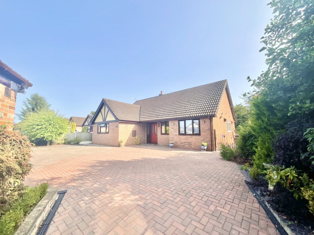 Fairview Avenue, Weston, CW2