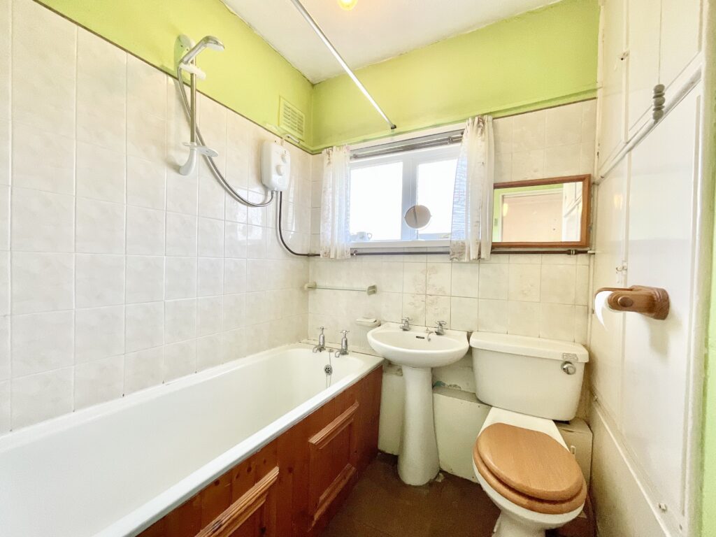 Walton Way, Stone, ST15
