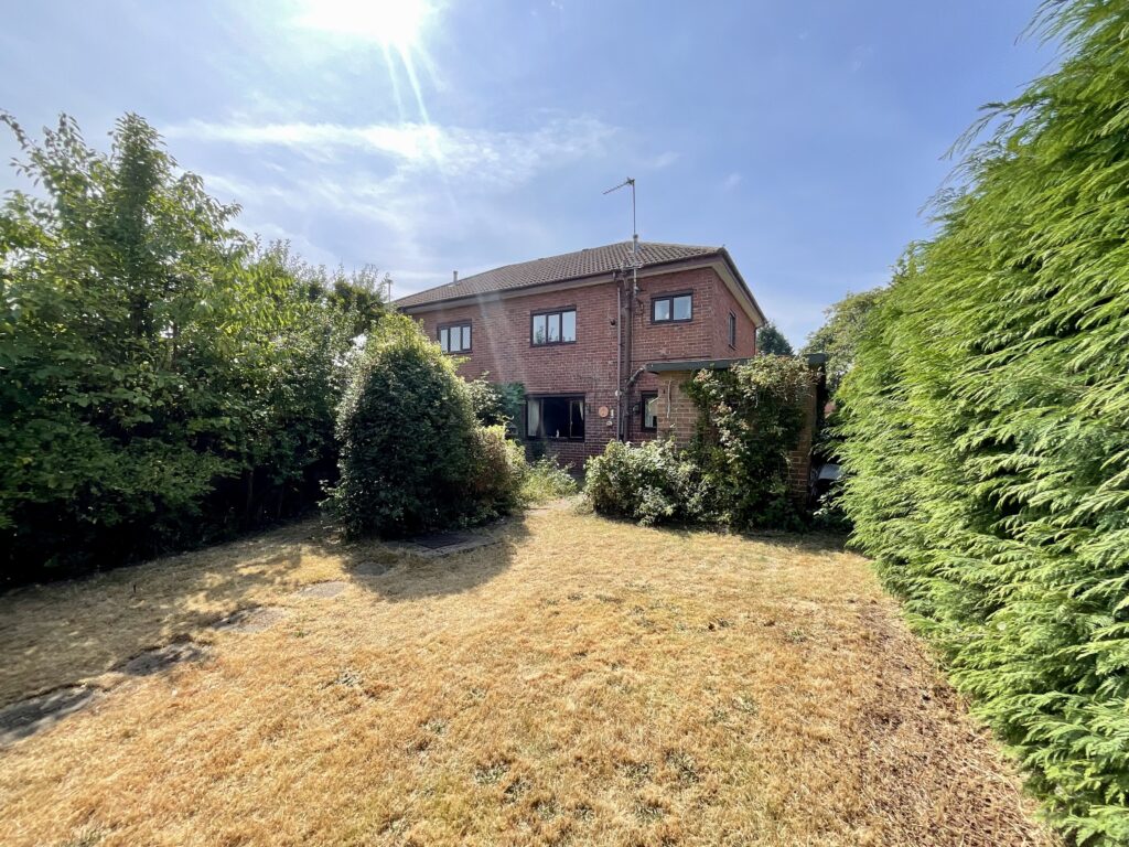 Walton Way, Stone, ST15