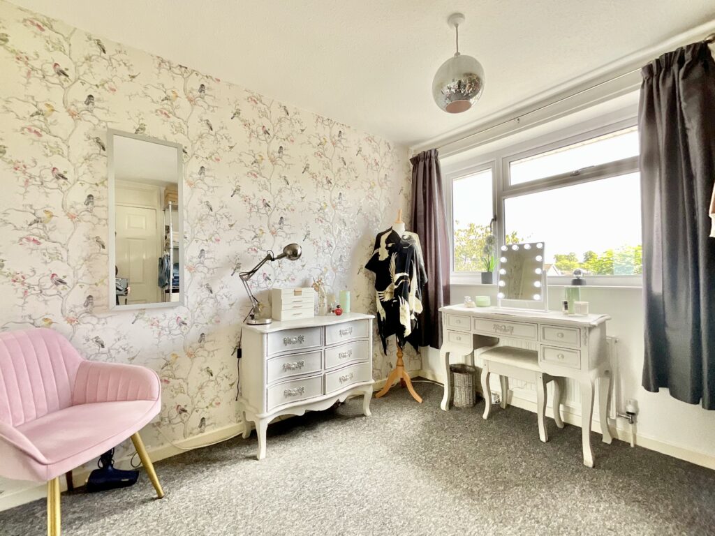 Redwood Avenue, Stone, ST15