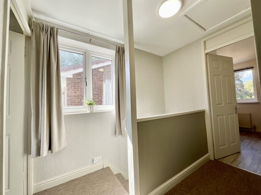 Redwood Avenue, Stone, ST15