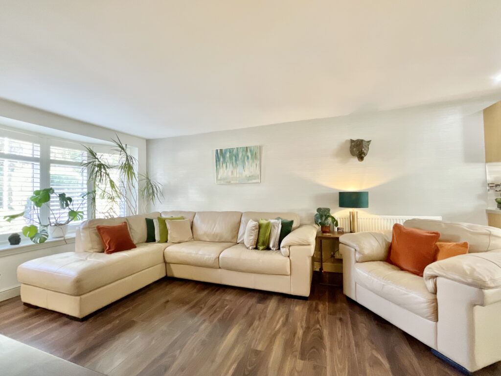 Redwood Avenue, Stone, ST15