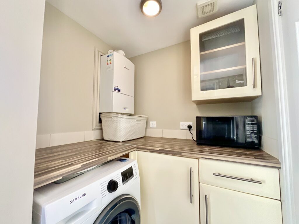 Redwood Avenue, Stone, ST15
