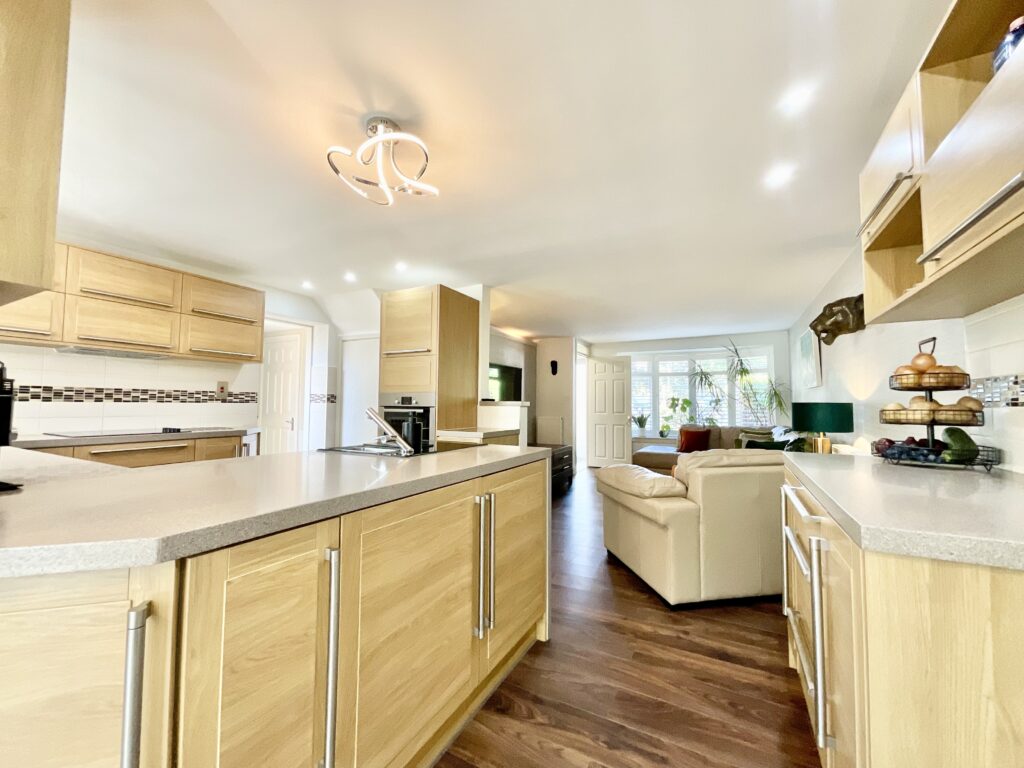 Redwood Avenue, Stone, ST15