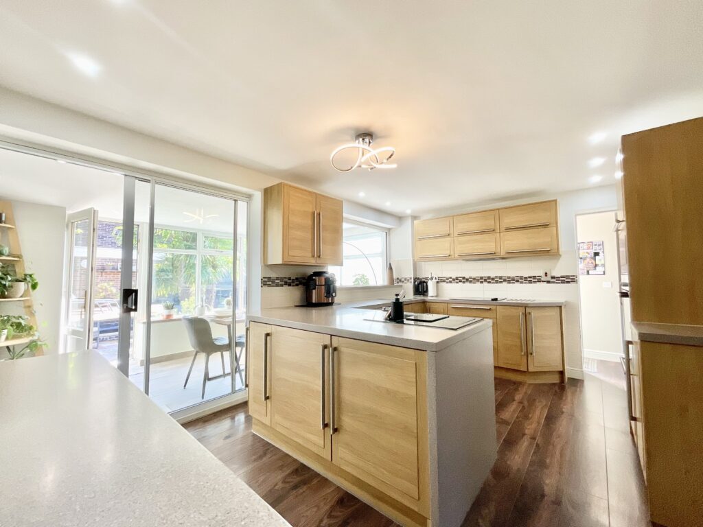 Redwood Avenue, Stone, ST15