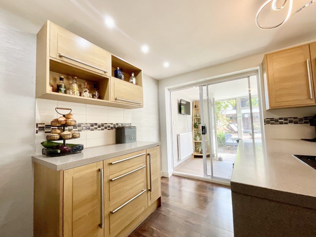 Redwood Avenue, Stone, ST15