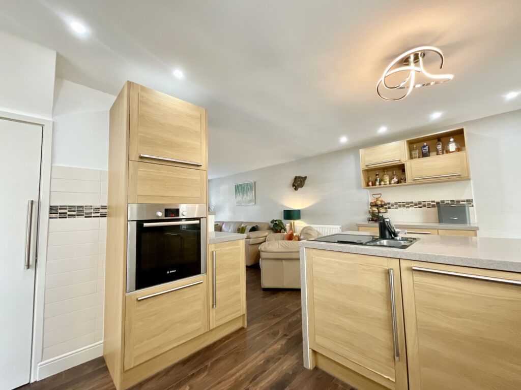 Redwood Avenue, Stone, ST15