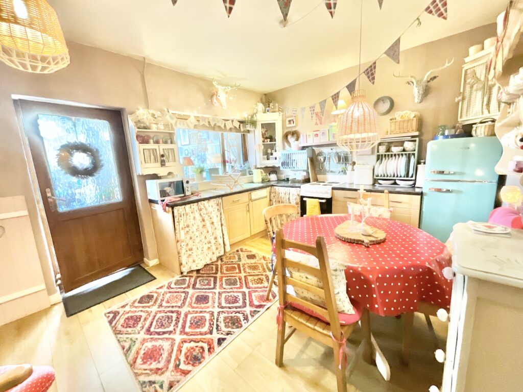 New Avenue, Draycott, ST11