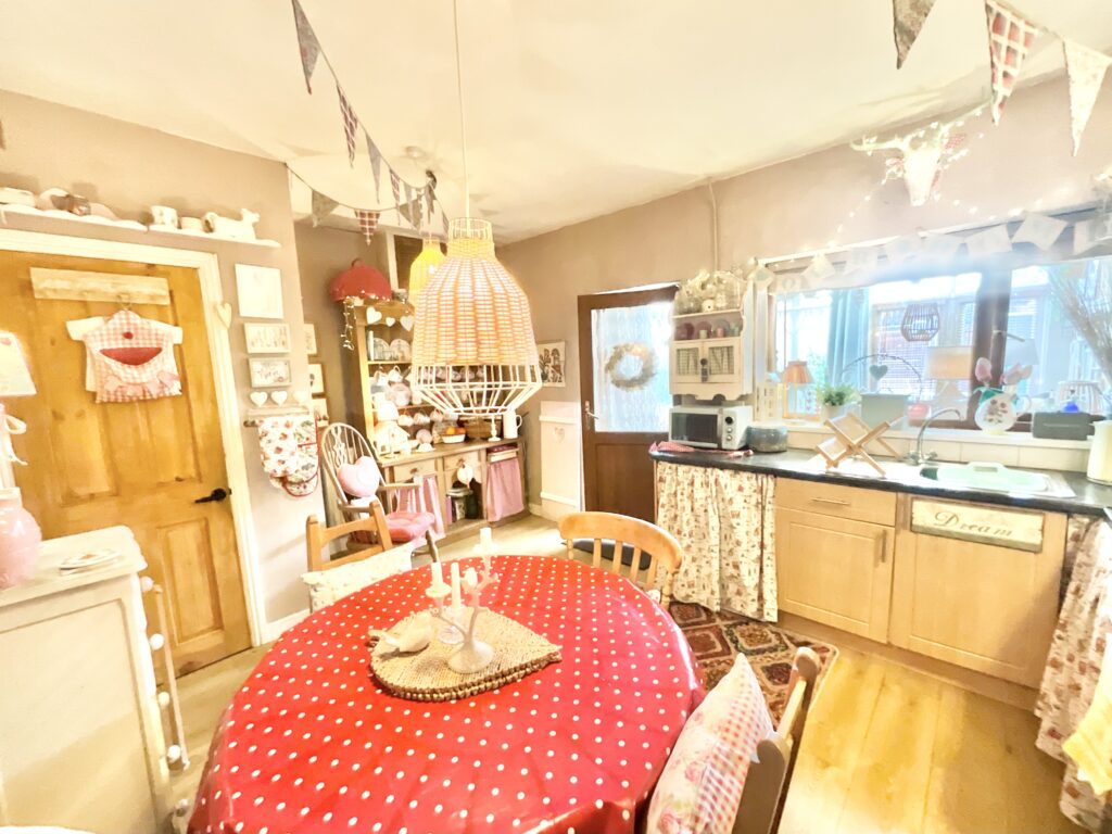 New Avenue, Draycott, ST11