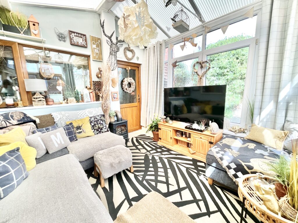 New Avenue, Draycott, ST11