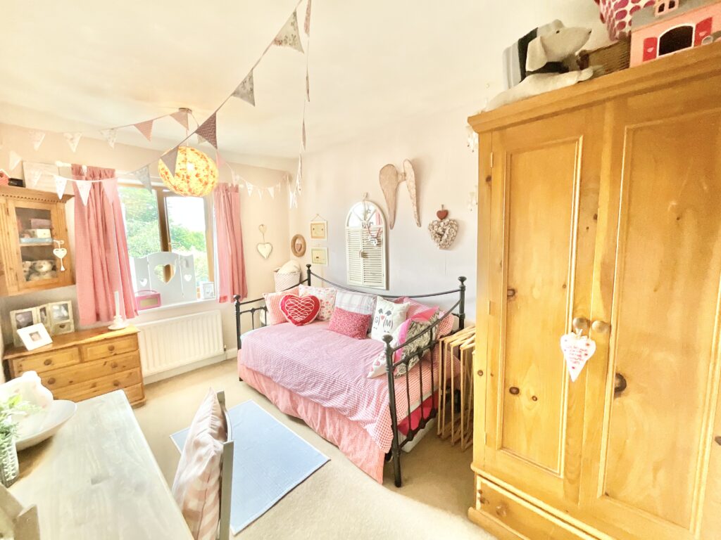 New Avenue, Draycott, ST11