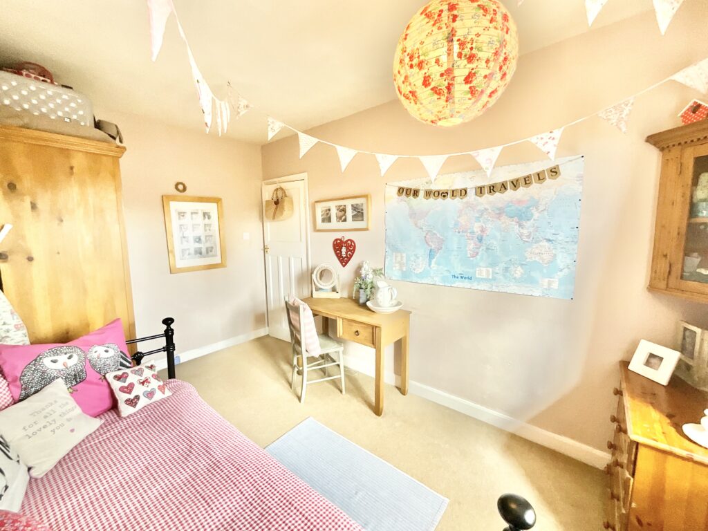 New Avenue, Draycott, ST11