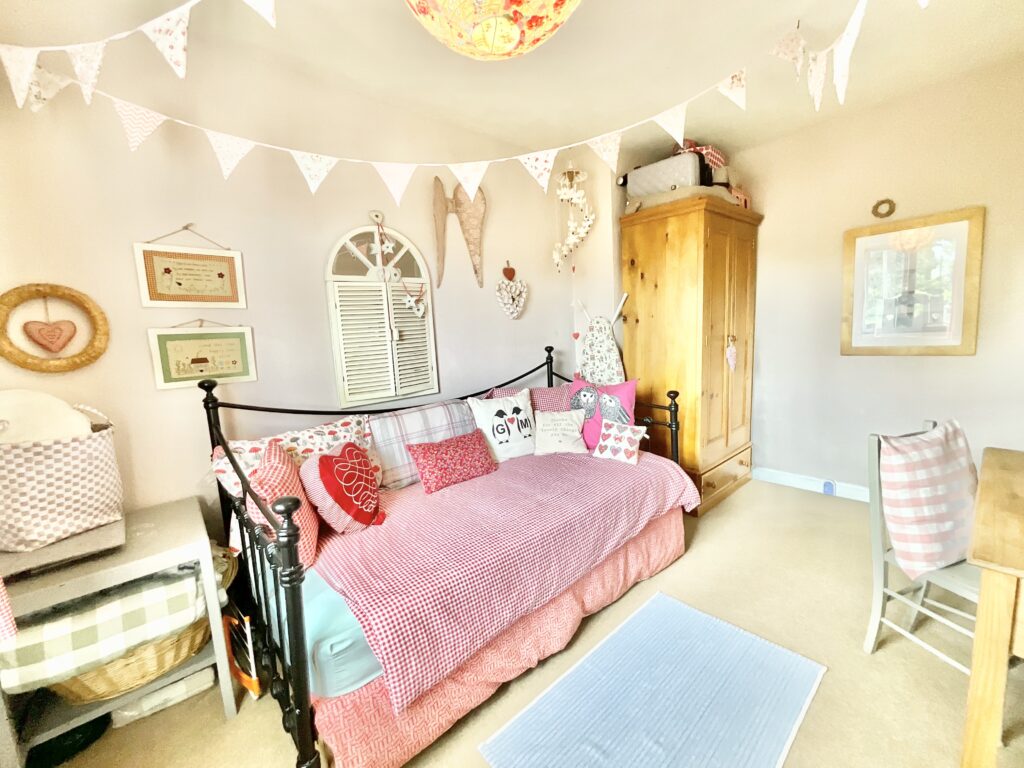 New Avenue, Draycott, ST11