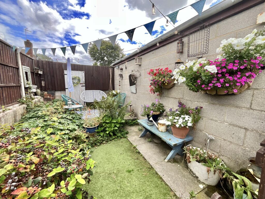 New Avenue, Draycott, ST11