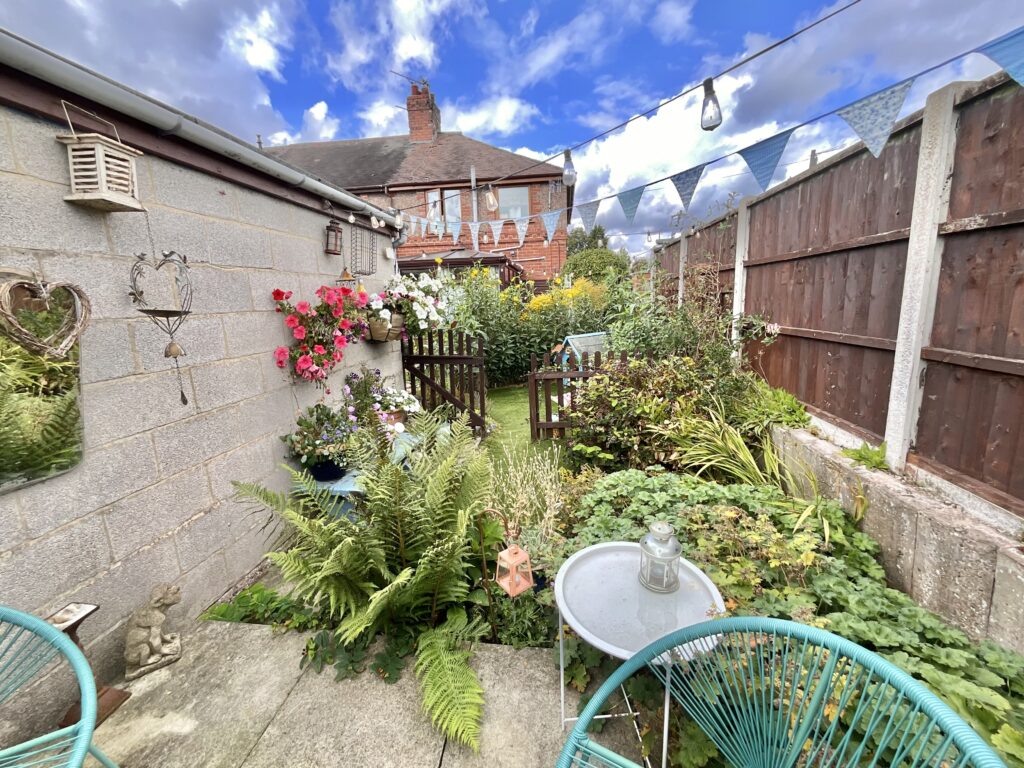 New Avenue, Draycott, ST11