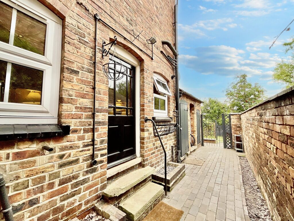 Victor Street, Stone, ST15