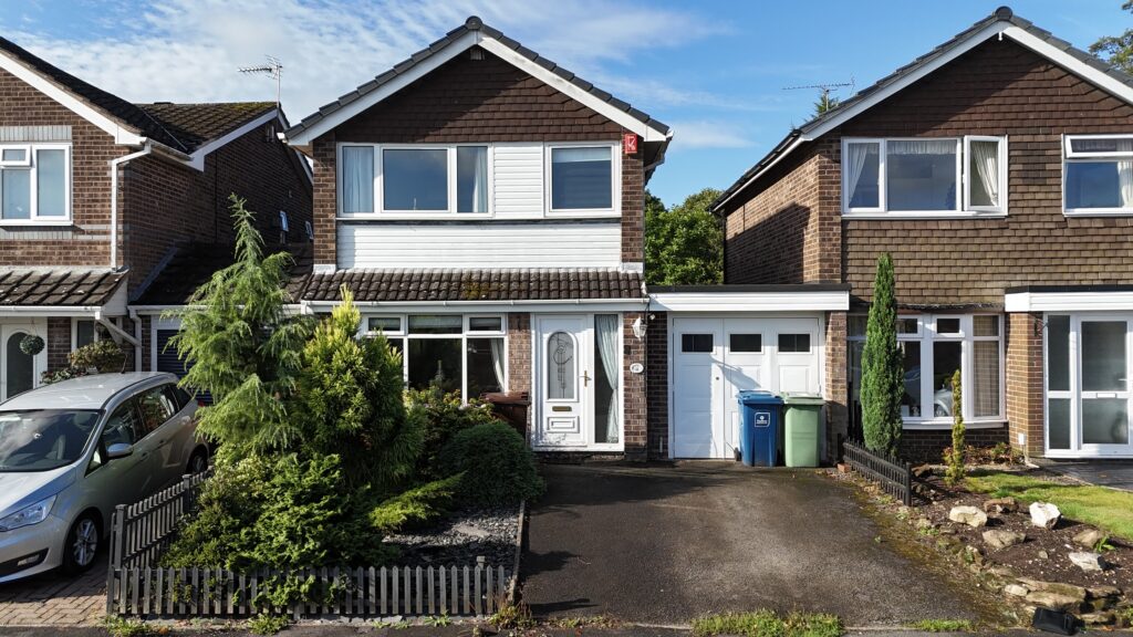 Redwood Avenue, Stone, ST15
