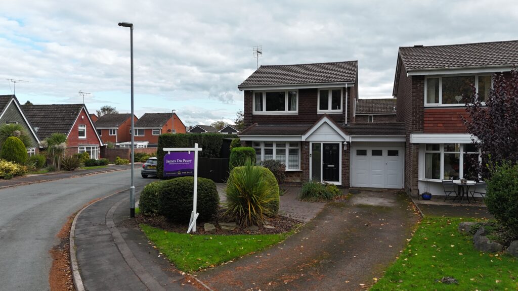 Redwood Avenue, Stone, ST15