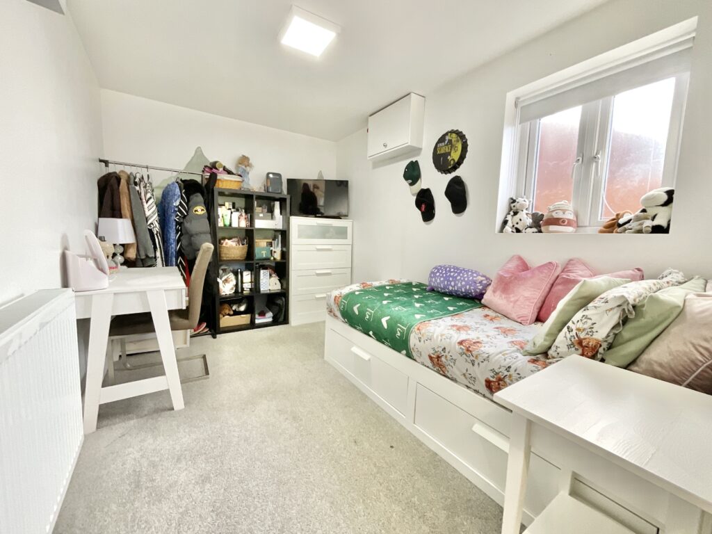 Potters Avenue, Yarnfield, ST15