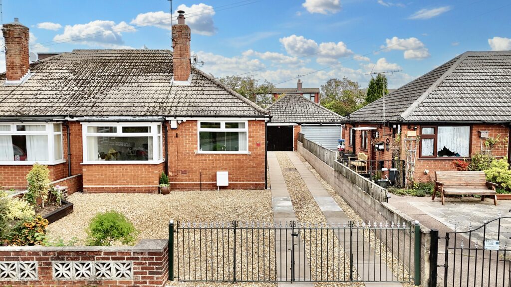New Avenue, Draycott, ST11