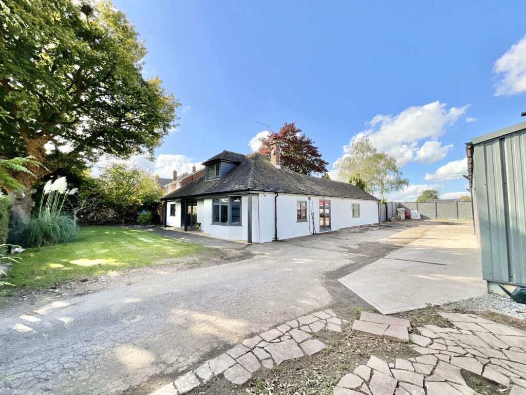 Long Lane, Derrington, ST18