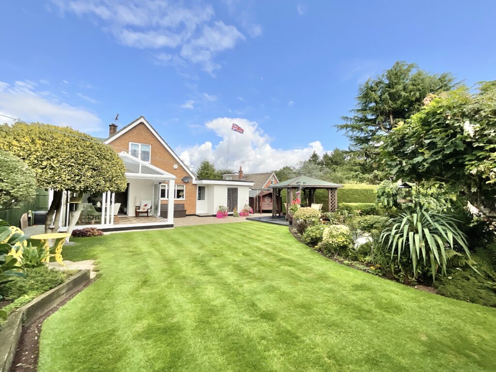 Meadow Lane, Derrington, ST18