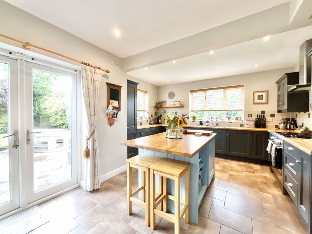 Main Road, Shavington, CW2