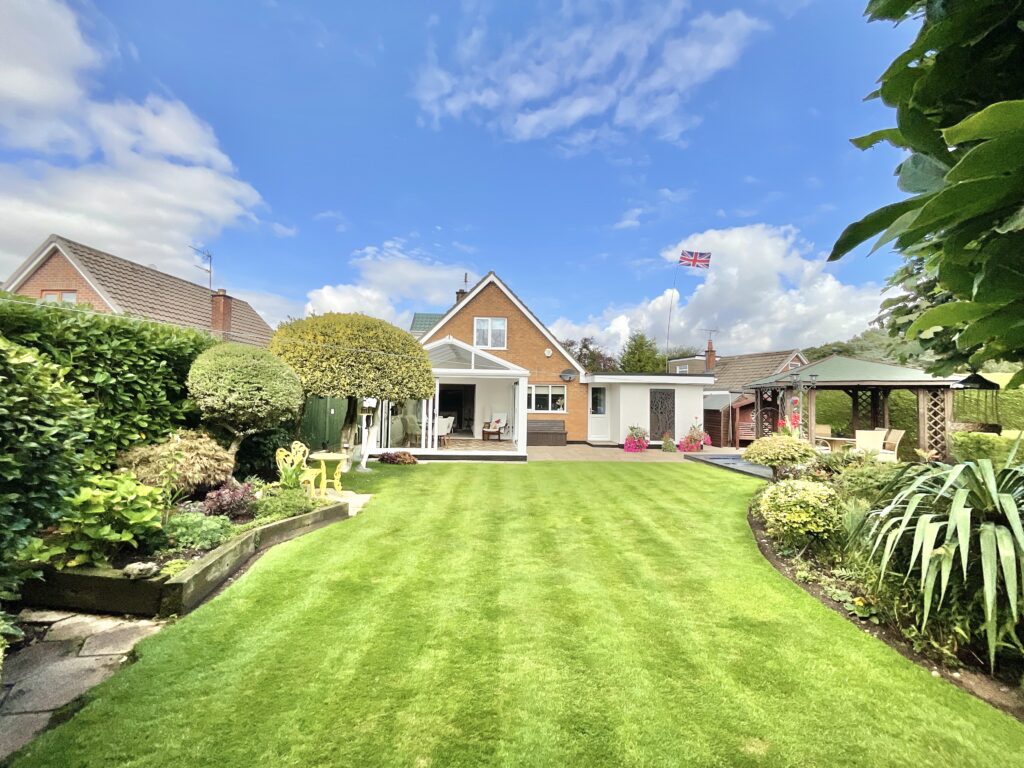 Meadow Lane, Derrington, ST18