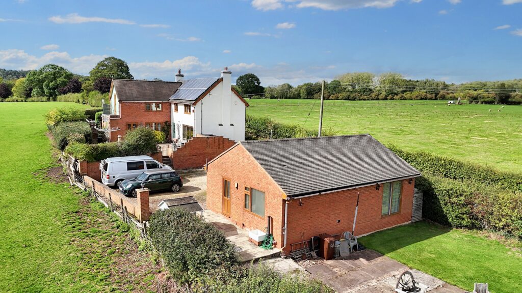 Outlanes, Meaford, ST15