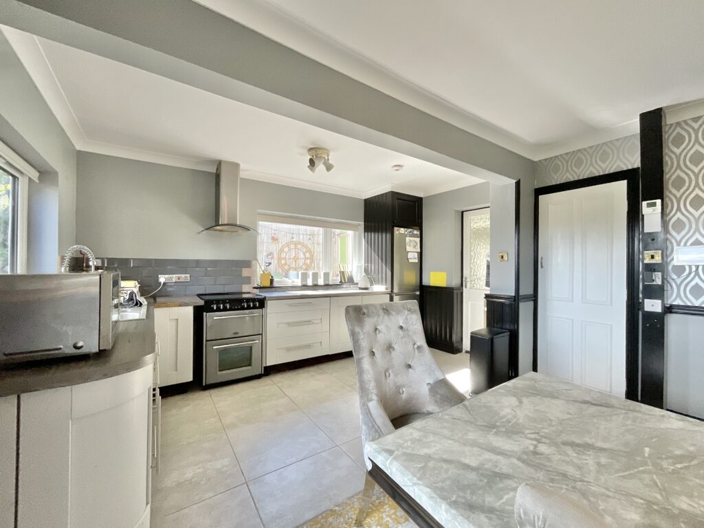 Long Lane, Derrington, ST18