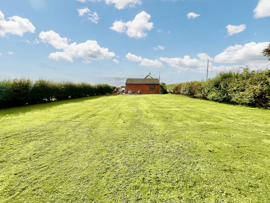 Outlanes, Stone, ST15