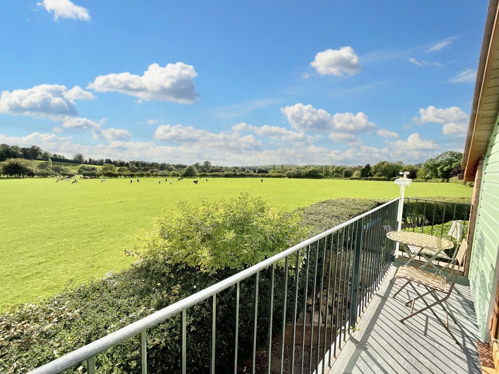 Outlanes, Meaford, ST15
