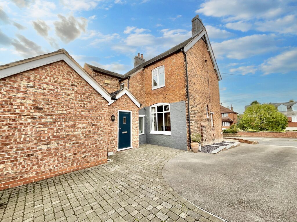 Main Road, Shavington, CW2