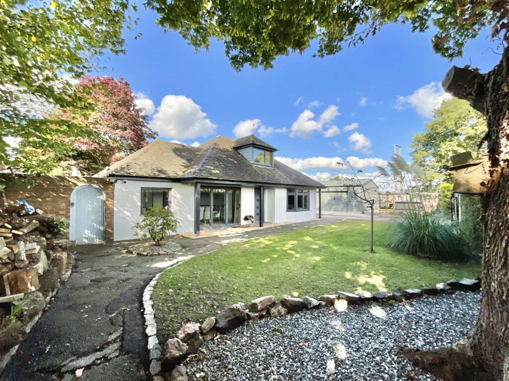 Long Lane, Derrington, ST18