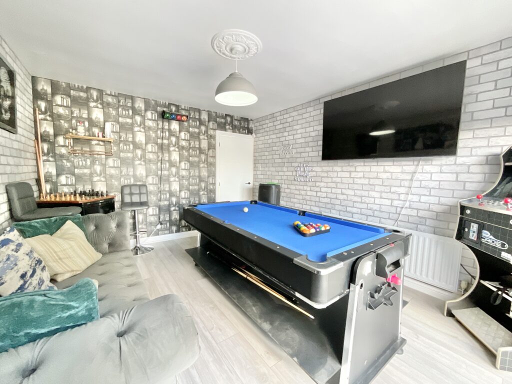 Long Lane, Derrington, ST18