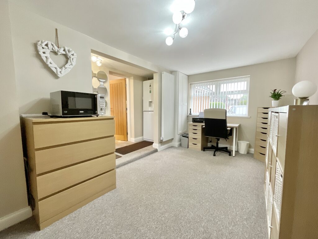 Meadow Lane, Derrington, ST18