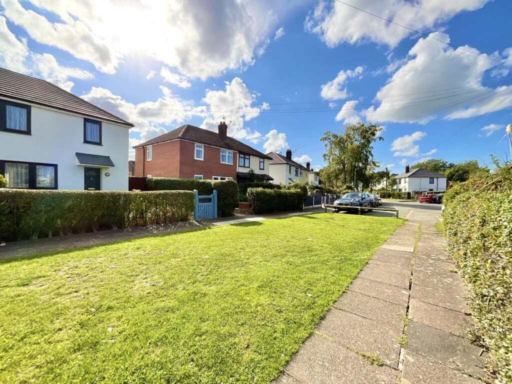 Woodford Close, Crewe, CW2