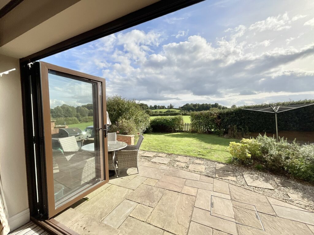 Outlanes, Stone, ST15