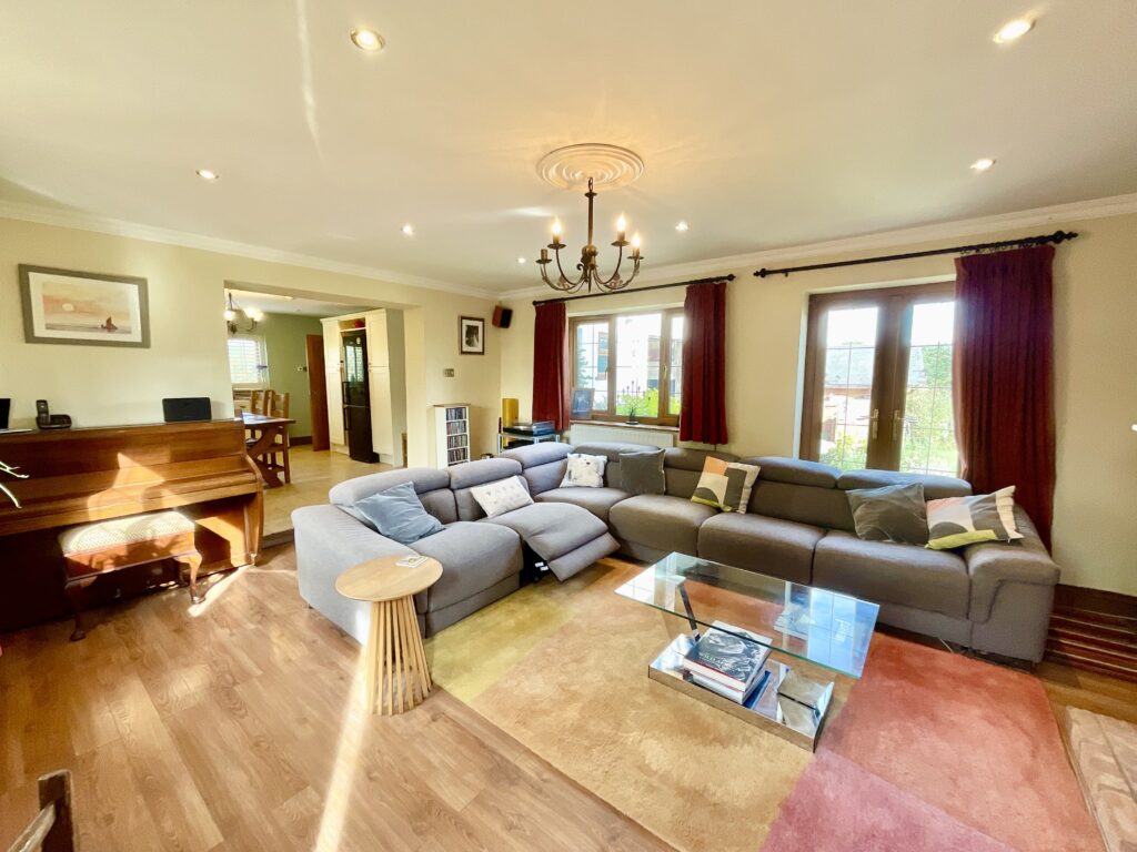Outlanes, Meaford, ST15