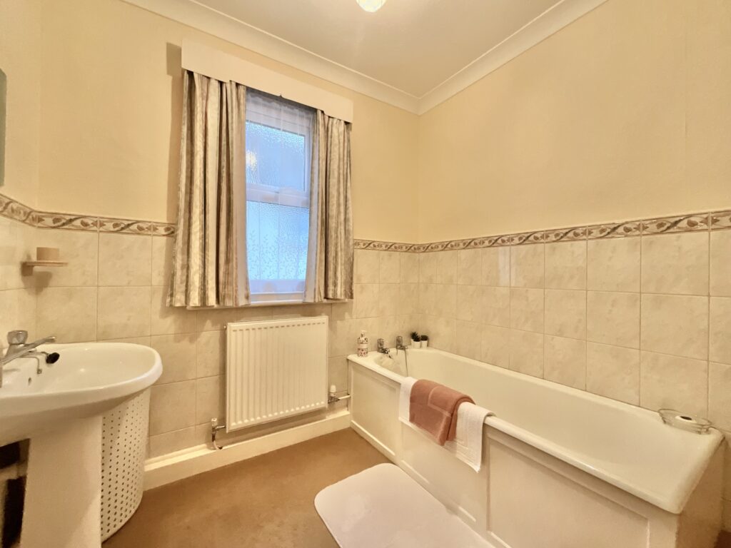 The Avenue, Cheadle, ST10