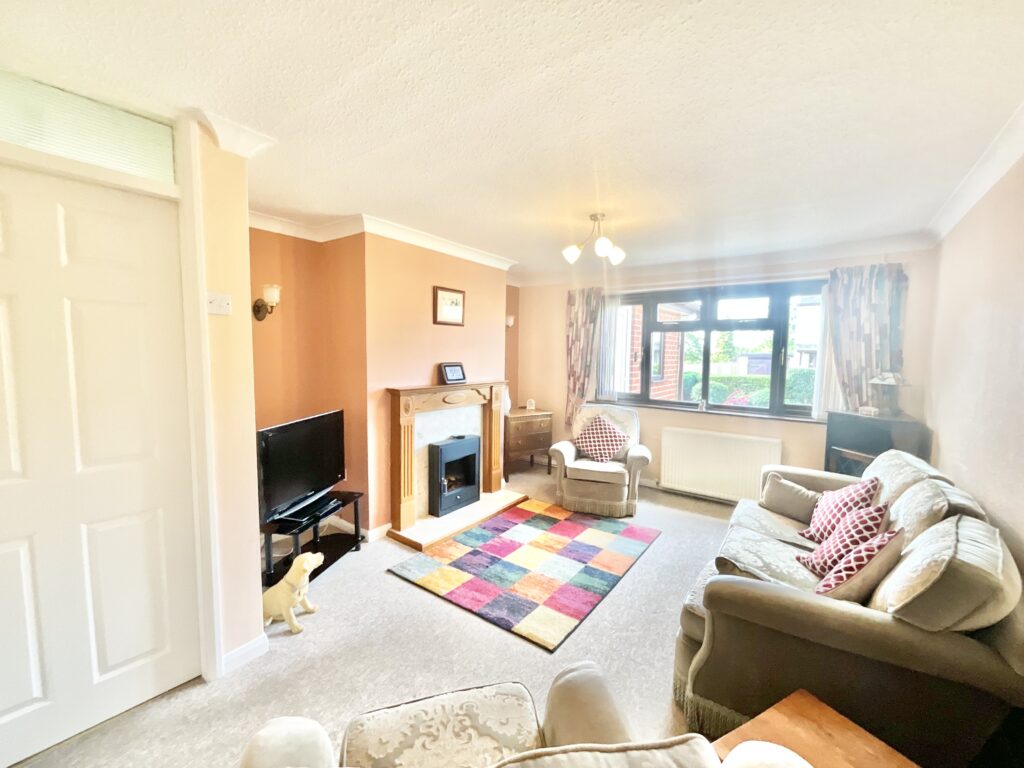 Lockwood Road, Kingsley Holt, ST10