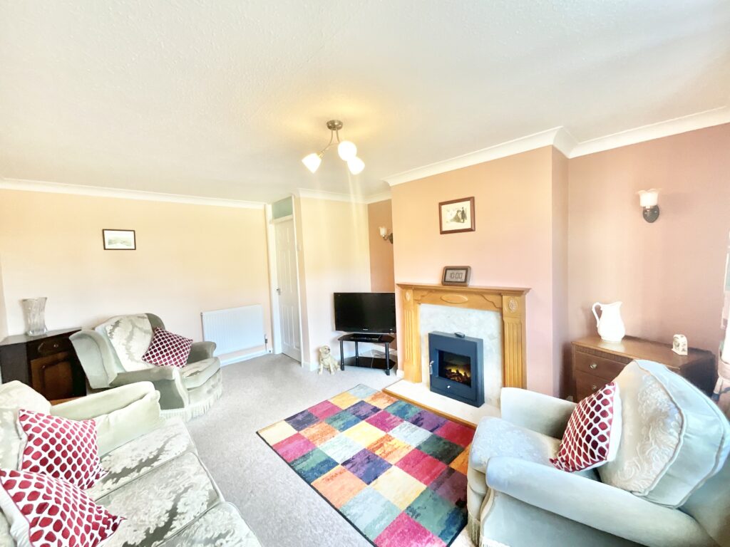 Lockwood Road, Kingsley Holt, ST10