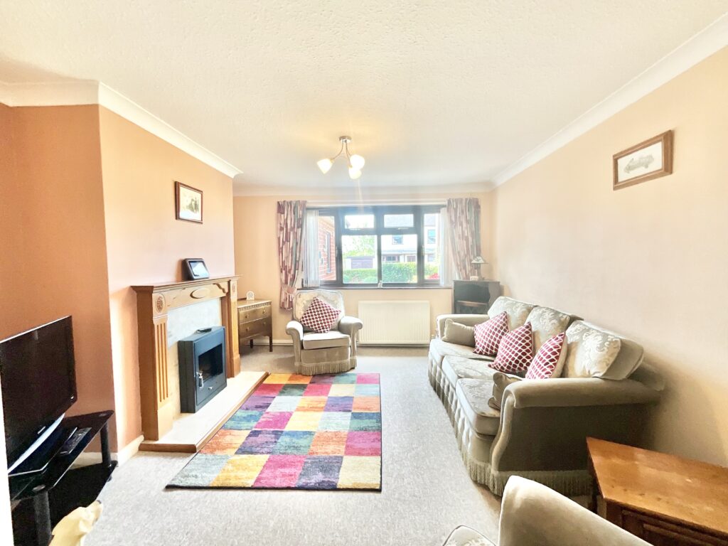 Lockwood Road, Kingsley Holt, ST10